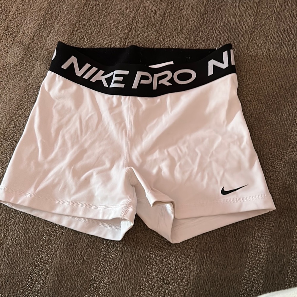 WHITE NIKE PROS